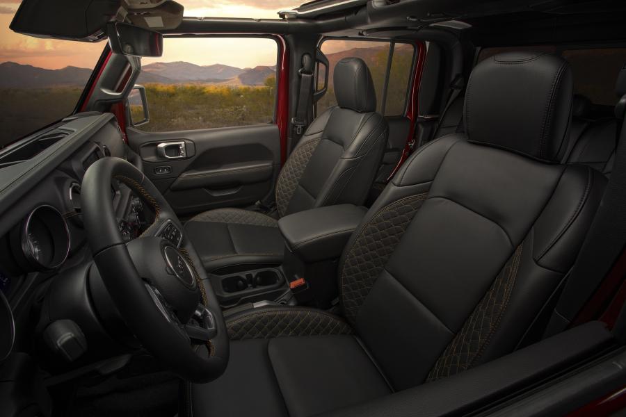Интерьер Jeep Gladiator High Altitude (JT) 2020 года  (NA) (фото 6 из 7)